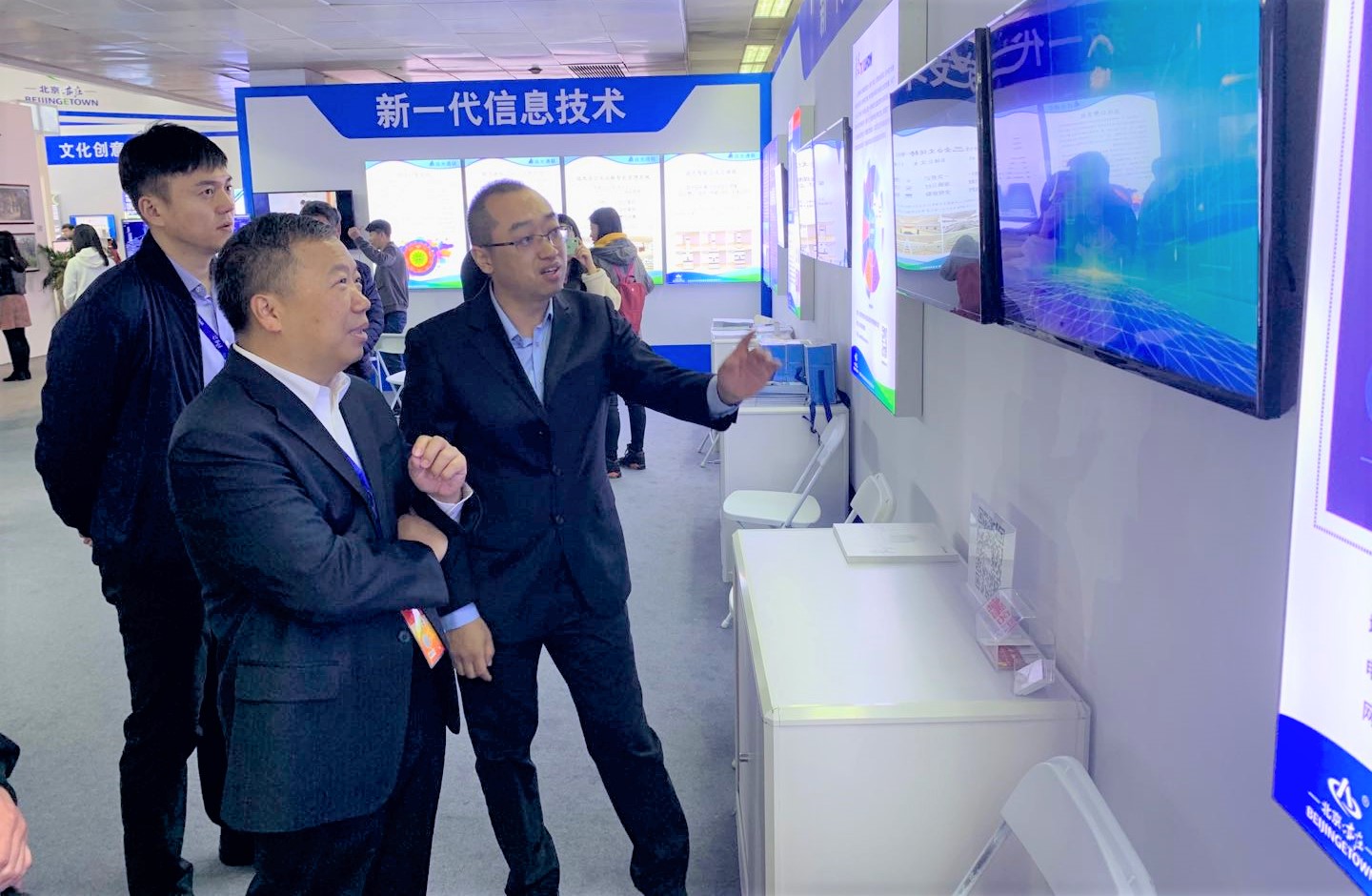 0374de05607c55720c265b8b4ab0166.jpg 0374de05607c55720c265b8b4ab0166.jpg